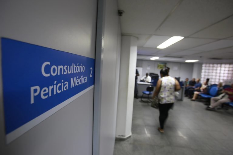 Nova lei amplia programa para reduzir fila de processos do INSS