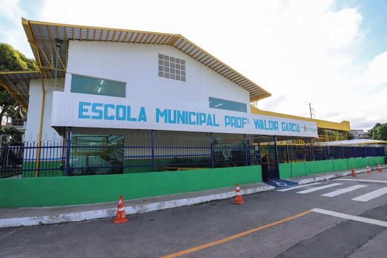 Fumaça mantém aulas da rede municipal de Manaus suspensas nesta quarta-feira