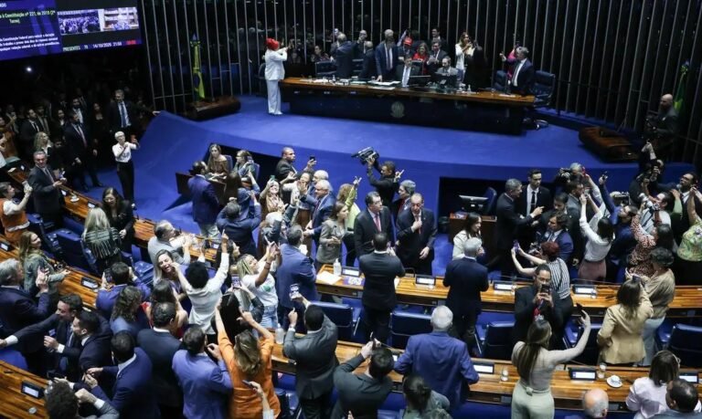 Senado aprova fim da escala 6×1 e redução da jornada para 40 horas