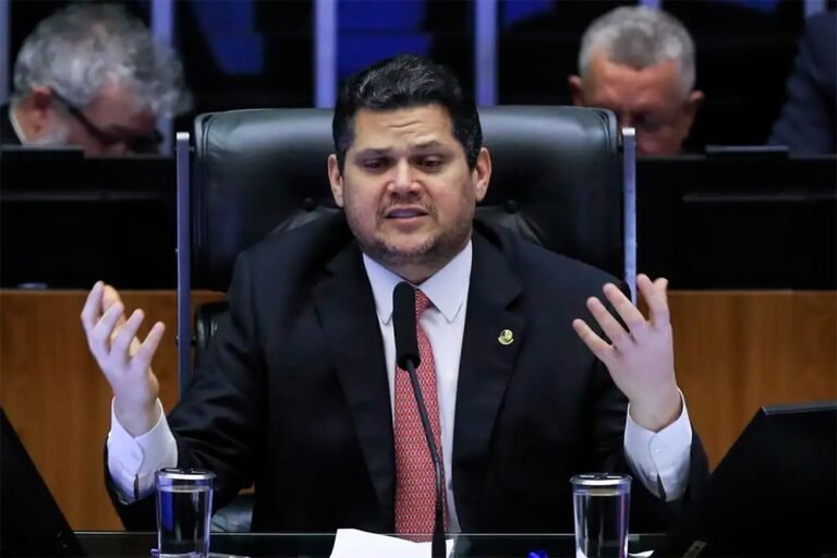 Alcolumbre retira PEC da Segurança Pública da pauta do Senado
