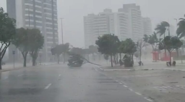 Chuva forte atinge Manaus e traz alívio após dias de fumaça e calor intenso
