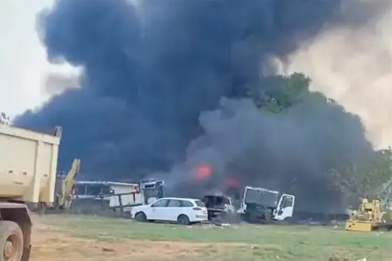 Incêndios mobilizam mais de 20 bombeiros em Iranduba; nove veículos são atingidos