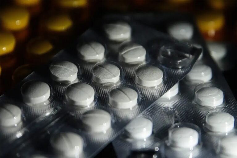 Anvisa determina apreensão de lotes de medicamento usado no tratamento contra câncer