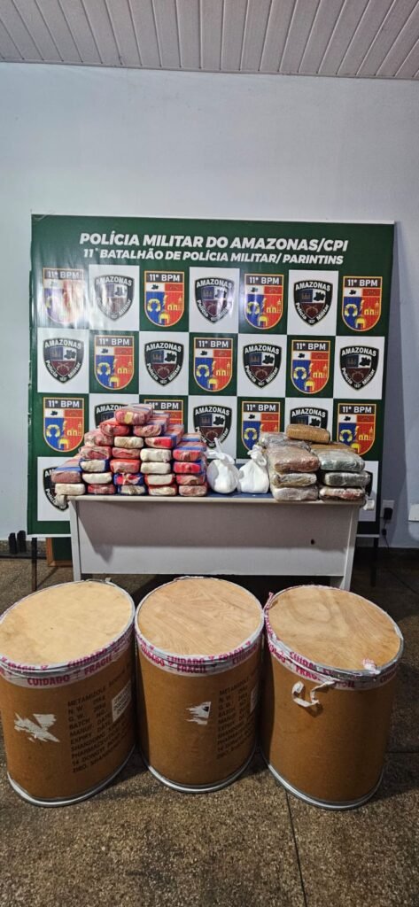 PM apreende 72 kg de drogas em balsa no Porto do Dodó, em Parintins